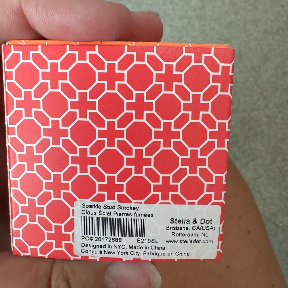 Stella & dot Smokey studs - Picture 2 of 2